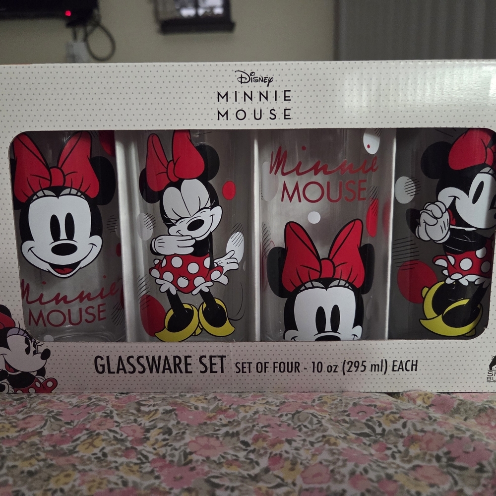 Disney Minnie Mouse Glassware Set